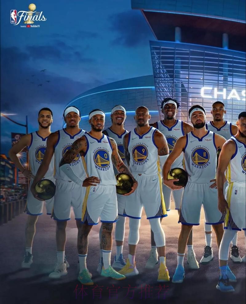 一张勇士队的“全家福”照片,为什么要在最中间留空一个位置? 一张勇士队的“全家福”照片,为什么要在最中间留空一个位置?